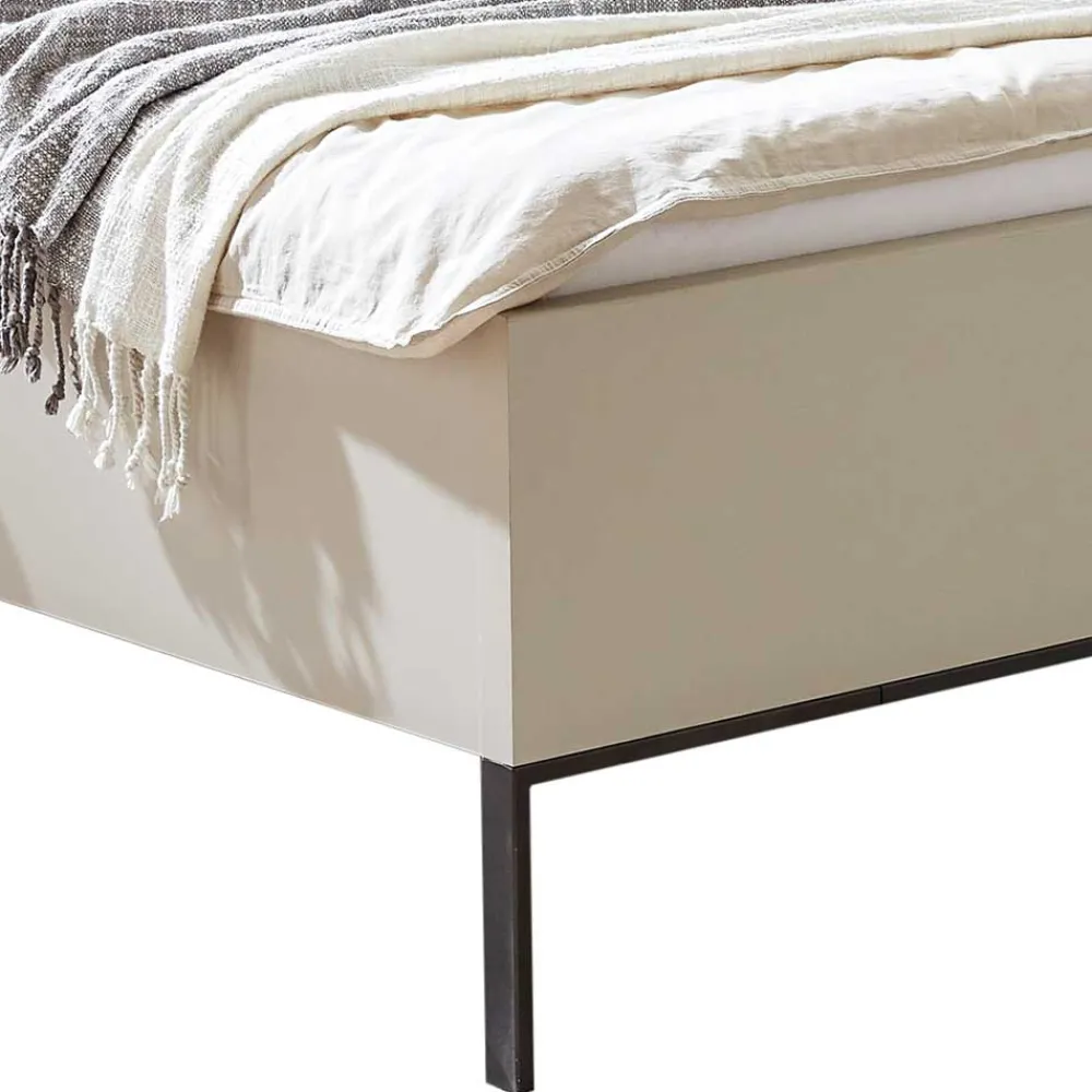 Wohnen Betten<180 cm breites Doppelbett in modernem Design - Kezmina