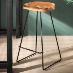Wohnen Hocker<Barhocker mit Holzsitzen aus Akazie - Invitus (4er Set)