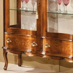 Wohnen Vitrinen|Schränke<Barock Vitrine 2-türig Agosto mit Nussbaum Furnier