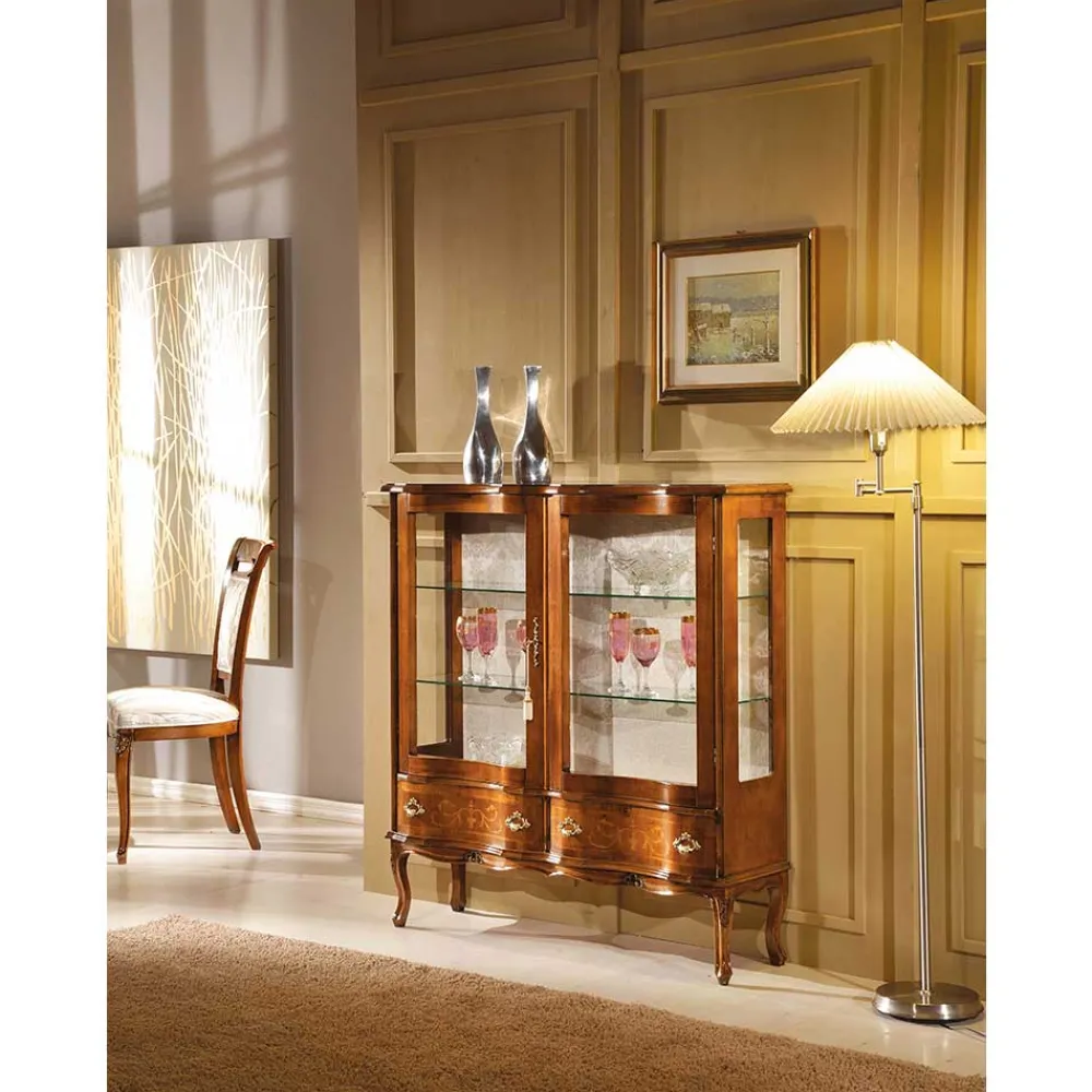 Wohnen Vitrinen|Schränke<Barock Vitrine 2-türig Agosto mit Nussbaum Furnier