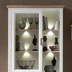 Wohnen Vitrinen<Beleuchteter Vitrinenschrank im Country Style - Sinolita