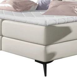 Wohnen Betten<Chesterfield Kunstlederbett in Creme - Micerdo