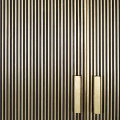 Wohnen Highboards|Kommoden<Design Schrank mit viel Bodenfreiheit - Hayato
