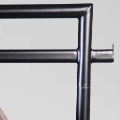 Wohnen Garderoben<Design Standgarderobe in Schwarz mit Wildeiche - Veneziana