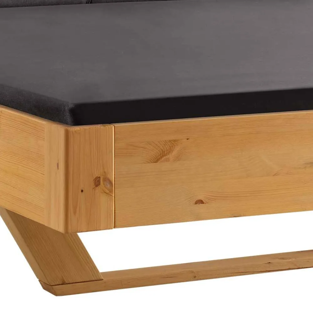 Wohnen Betten<Designbett mit Holzkufen aus Kiefer gelaugt - Ravilon