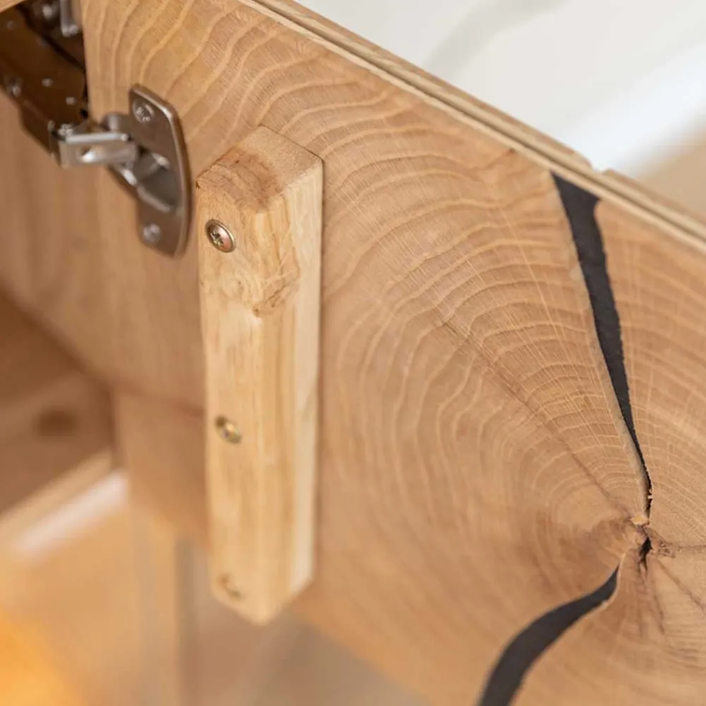 Wohnen Vitrinen<Eichenholz Hängevitrine mit Hirnholz Applikation - Deruta