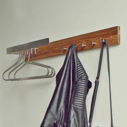 Wohnen Garderoben<Elegante Hängegarderobe aus Eichenholz - Skowera