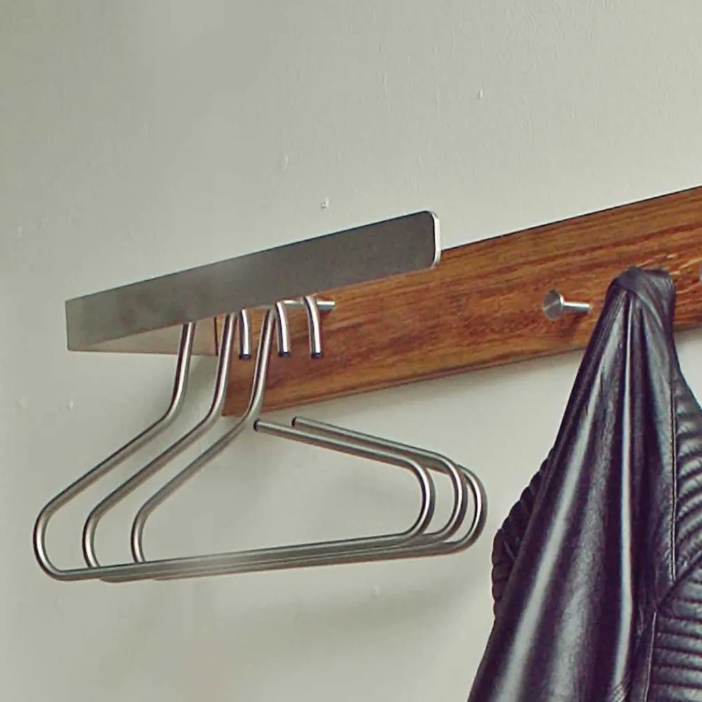 Wohnen Garderoben<Elegante Hängegarderobe aus Eichenholz - Skowera