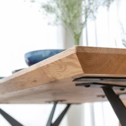 Wohnen Tische<Eleganter Esszimmertisch aus massivem Eichenholz - Licium