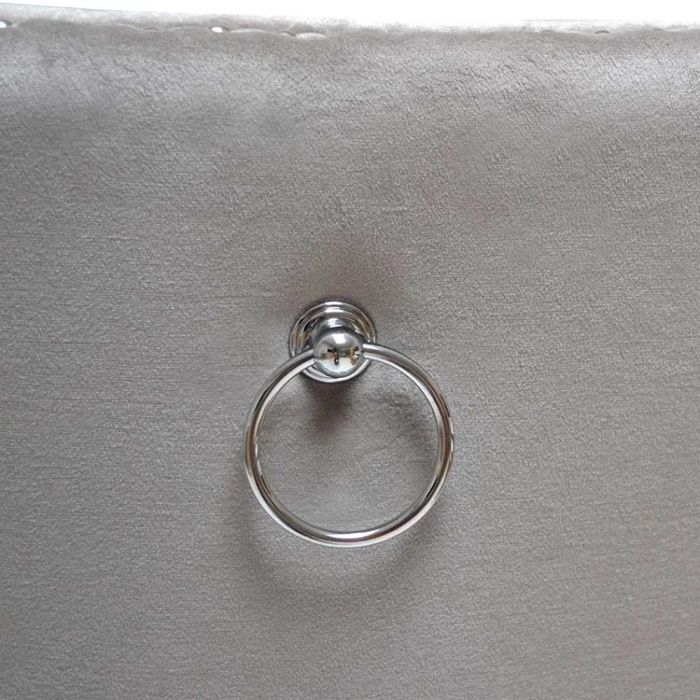 Wohnen Stühle<Hellgrauer Polsterstuhl mit Knöpfen & Nieten - Hokulani