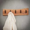 Wohnen Garderoben<Holz Hängegarderobe mit Baumkante - Isnios