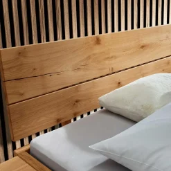 Wohnen Betten<Holzbett in Schwebeoptik aus Wildeiche - Moby (dreiteilig)