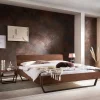 Wohnen Betten<Industrial Bett aus Nussbaum massiv - Bluesa