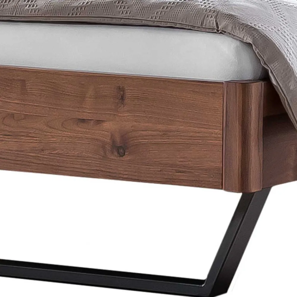 Wohnen Betten<Industrial Doppelbett in Nussbaum Braun - Lavrin
