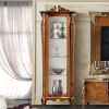 Wohnen Schränke<Italienischer Vitrinenschrank in Nussbaum & Gold - Carlenna