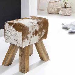 Wohnen Hocker<Landhaus Sitzhocker Darinca mit Ziegenfell und Holz