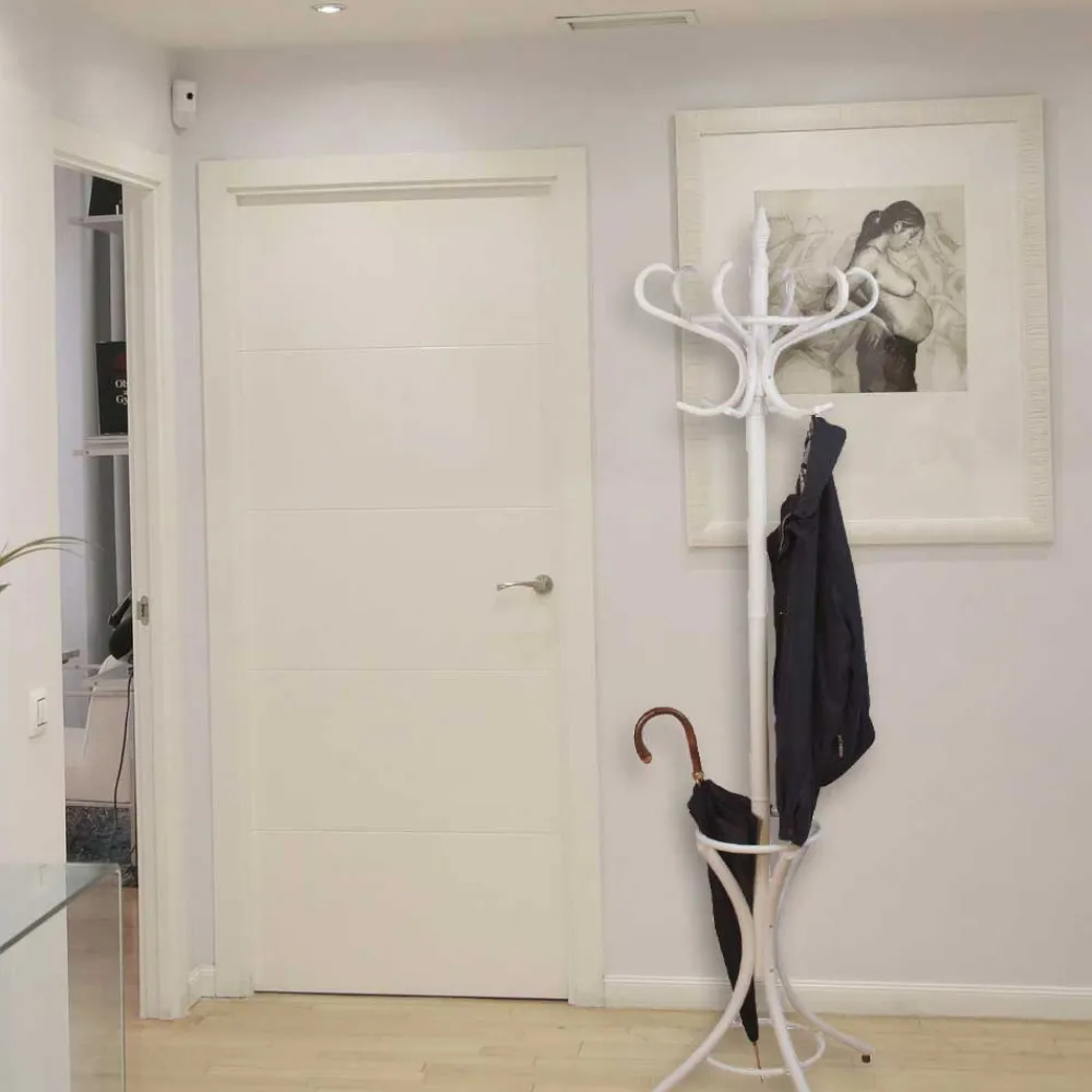 Wohnen Garderoben<Massive Holz Standgarderobe in Weiß - Tamyra