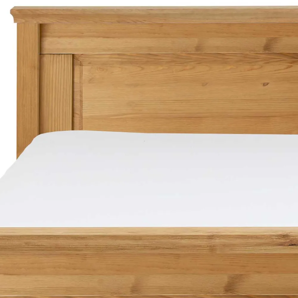 Wohnen Betten<Massives Bett im klassischen Design - Piatra