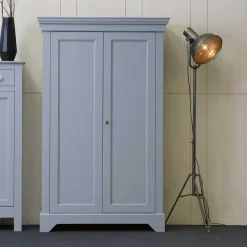 Wohnen Kleiderschränke<Massivholz Kleiderschrank Saliara in Grau