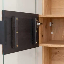 Wohnen Highboards|Vitrinen<Massivholz Vitrine in Eiche mit Schwarz - Eribella