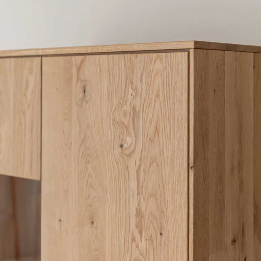 Wohnen Highboards|Vitrinen<Massivholz Vitrine in Eiche mit Schwarz - Eribella
