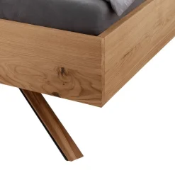 Wohnen Betten<Massivholzbett mit schrägen Metallfüßen - Mutsu