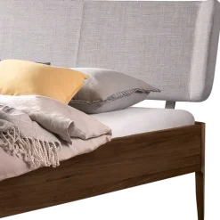 Wohnen Betten<Nussbaum Bett mit extravagantem Kopfteil - Astosa