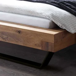 Wohnen Betten<Rustikales Wildeiche Holzbett mit Metallkufen - Space