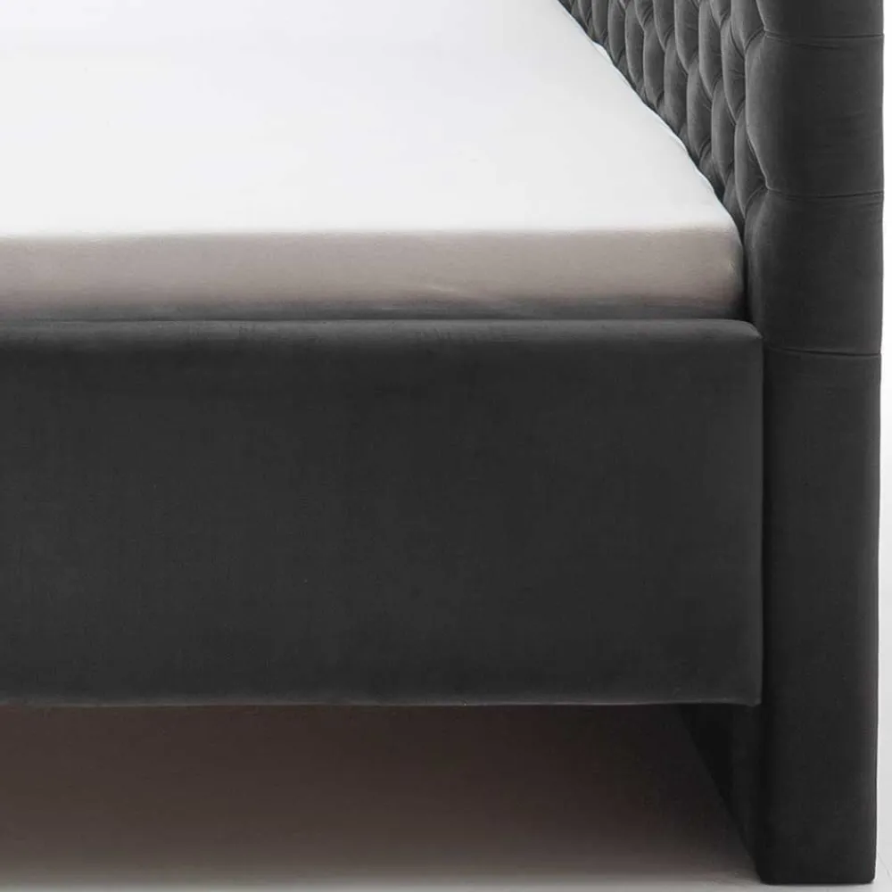 Wohnen Betten<Samt Polsterbett mit Chesterfield Kopfteil - Badehma