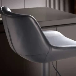 Wohnen Hocker|Stühle<Schwarzer Barstuhl mit Kunstlederbezug - Notomo