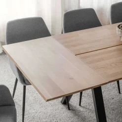Wohnen Tische<Tisch in Eiche und Schwarz - Fadrina