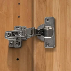 Wohnen Kleiderschränke|Schränke<8-türiger Schrank in Erle teilmassiv - Dilacco