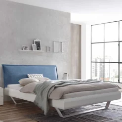 Wohnen Betten<Weißes Designbett mit Polsterkopfteil in Blau - Giralna