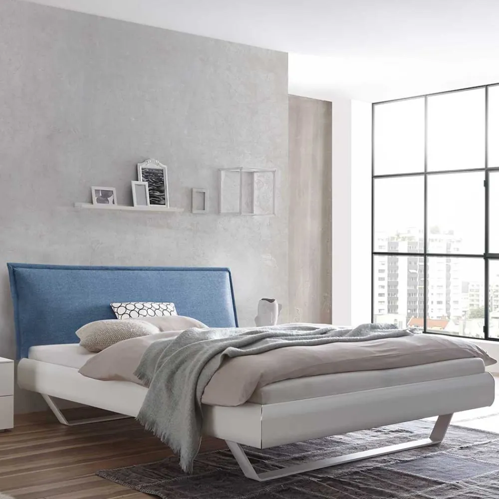 Wohnen Betten<Weißes Designbett mit Polsterkopfteil in Blau - Giralna